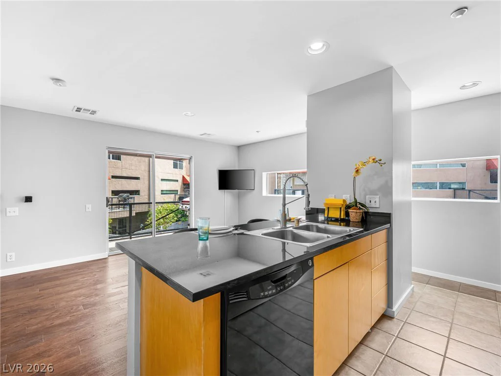 2007 Pin Oak, Las Vegas, NV 89101