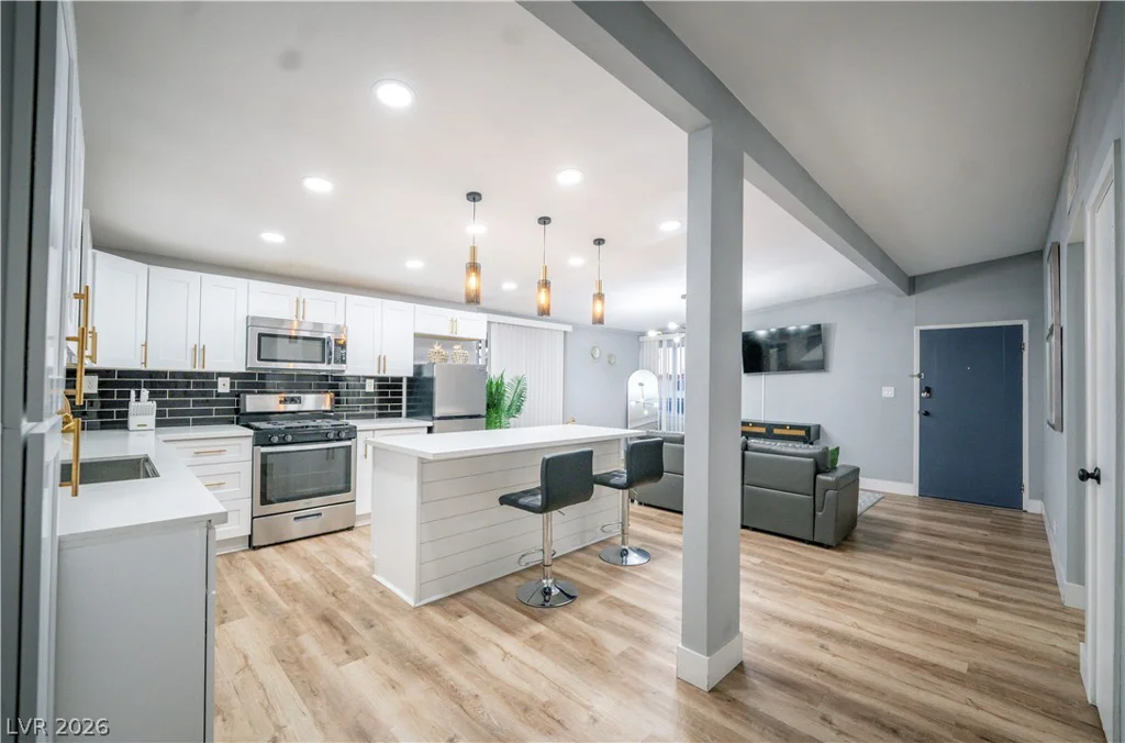 1660 Izabella, Las Vegas, NV 89169