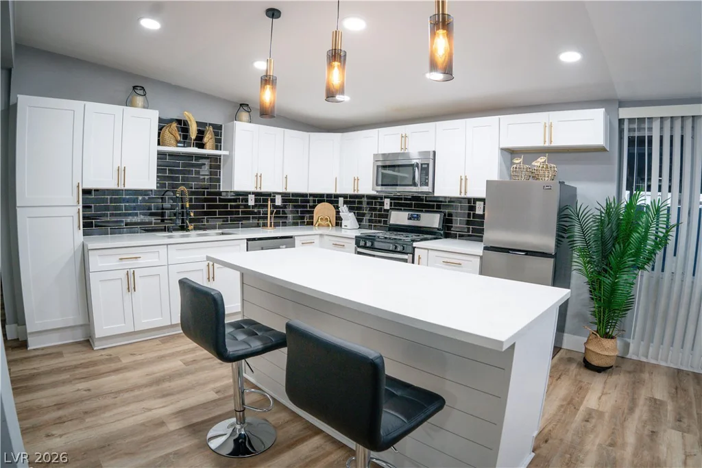 1660 Izabella, Las Vegas, NV 89169