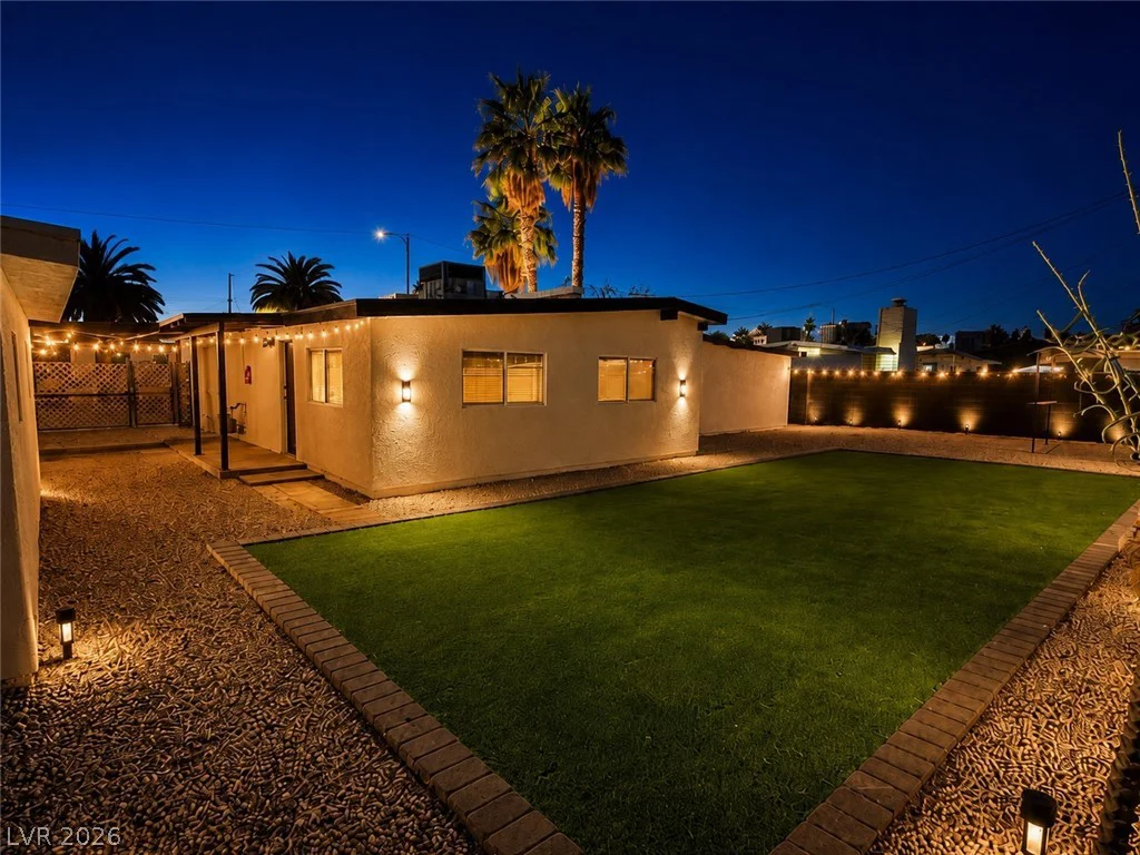 1660 Izabella, Las Vegas, NV 89169