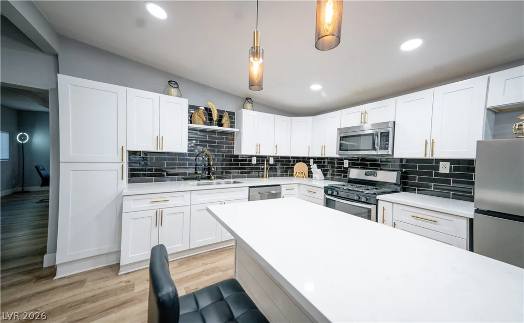 1660 Izabella, Las Vegas, NV 89169