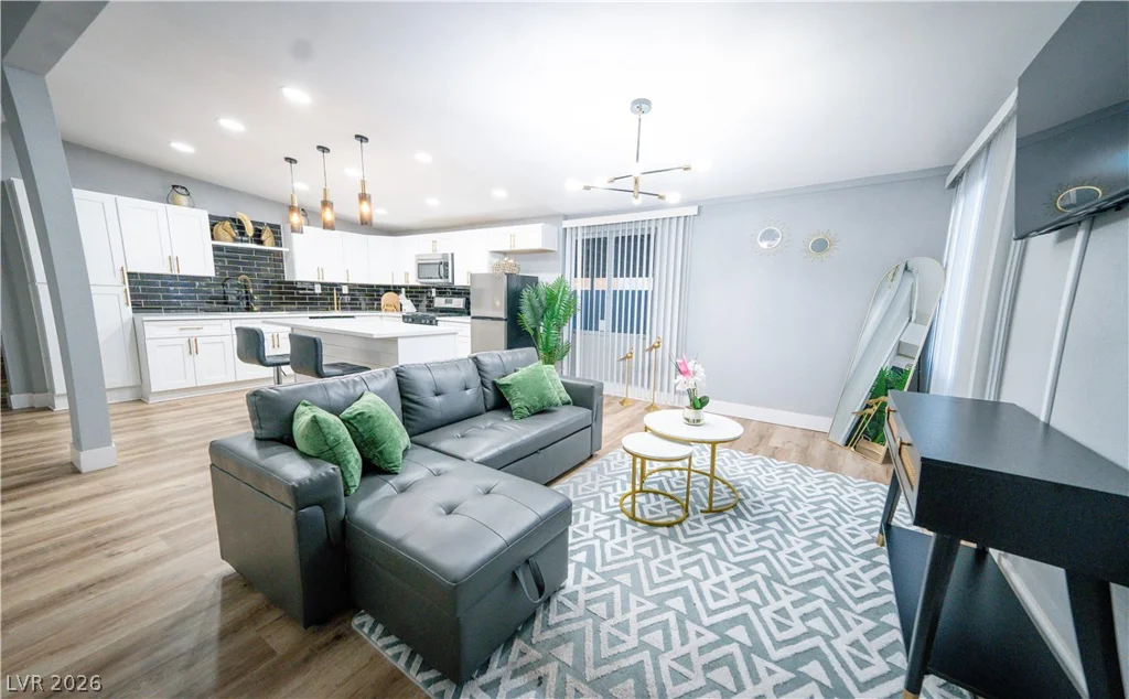 1660 Izabella, Las Vegas, NV 89169