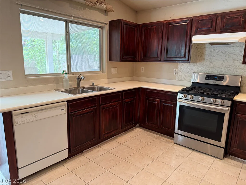 6113 Alderley, North Las Vegas, NV 89081