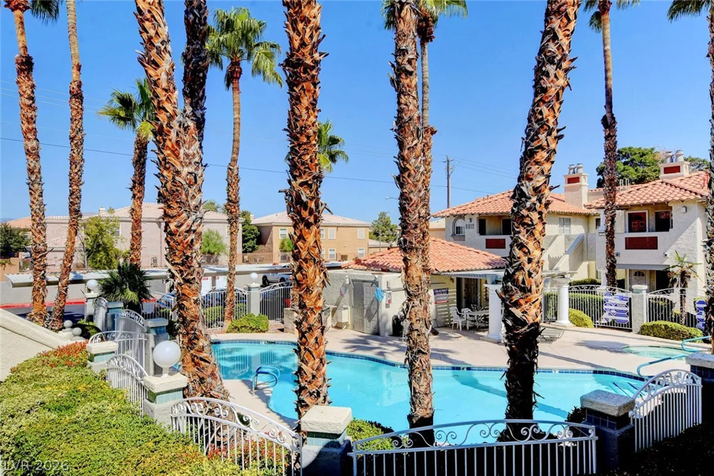 6812 Elm Creek, Las Vegas, NV 89108