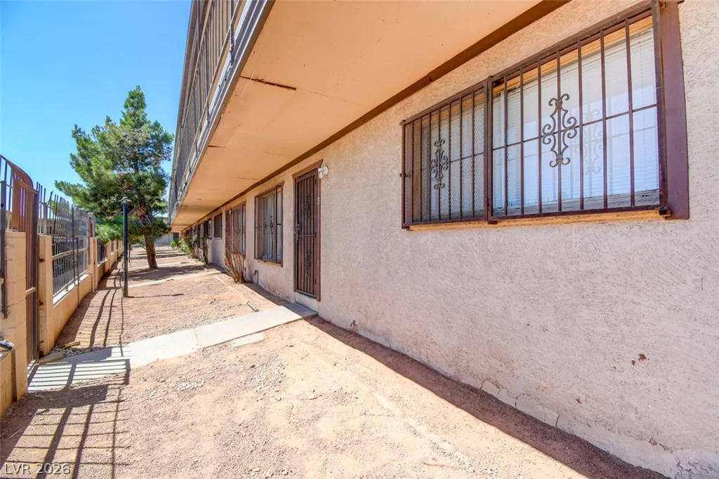 625 Royal Crest, Las Vegas, NV 89169