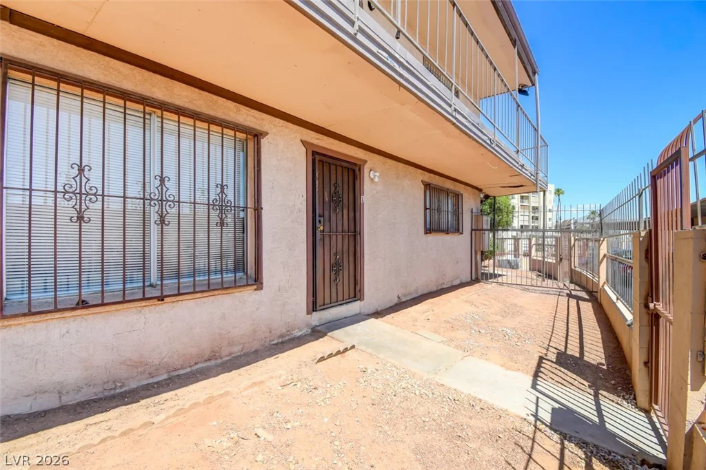 625 Royal Crest, Las Vegas, NV 89169
