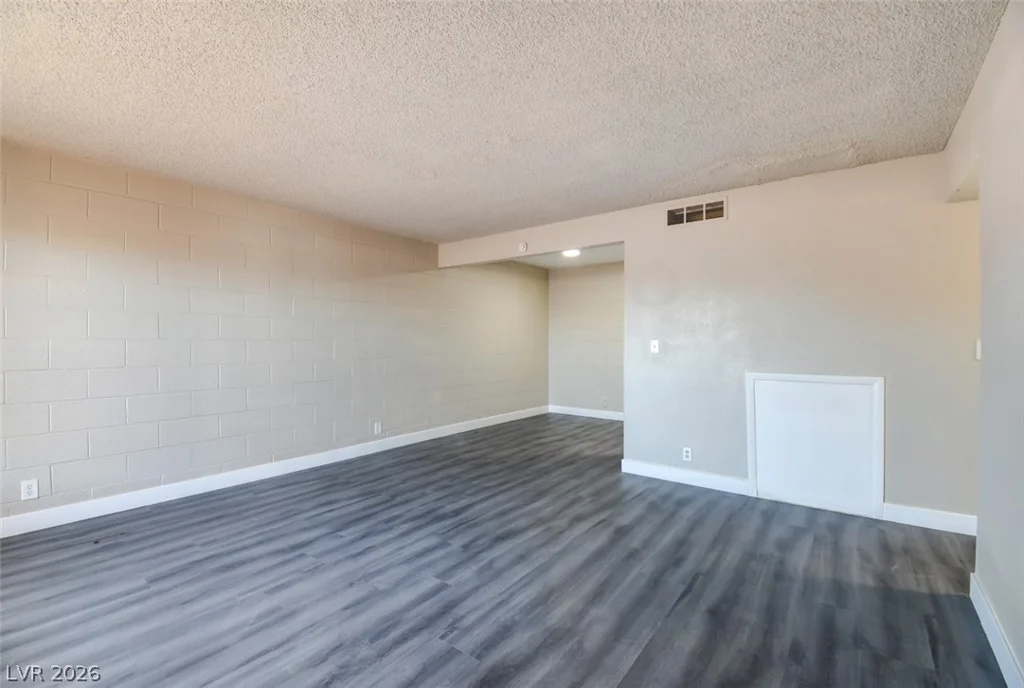 625 Royal Crest, Las Vegas, NV 89169