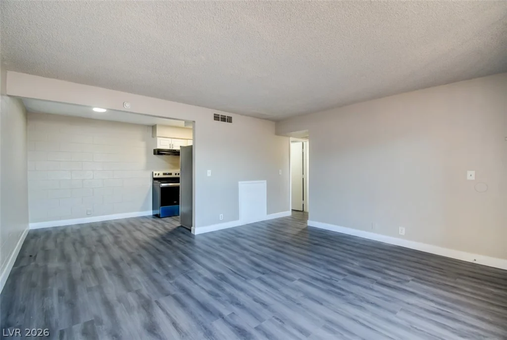 625 Royal Crest, Las Vegas, NV 89169