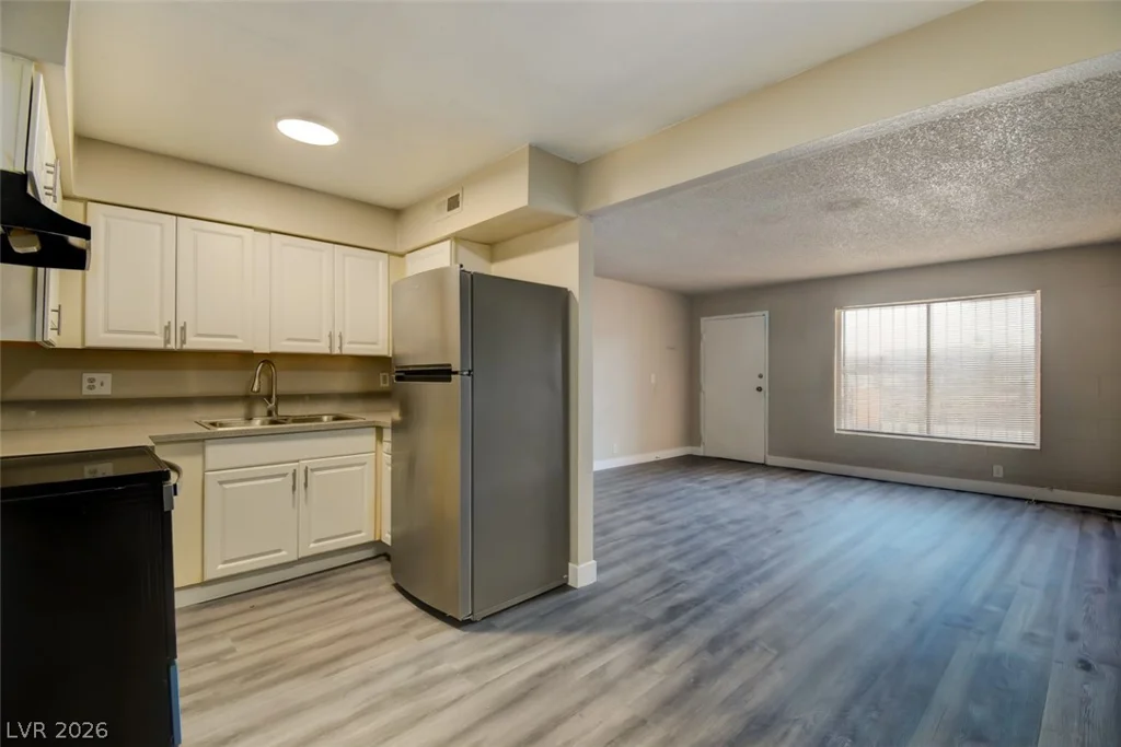 625 Royal Crest, Las Vegas, NV 89169