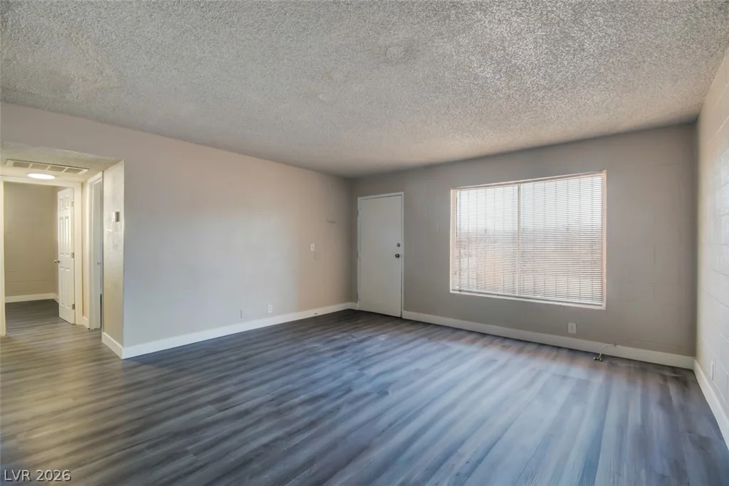 625 Royal Crest, Las Vegas, NV 89169