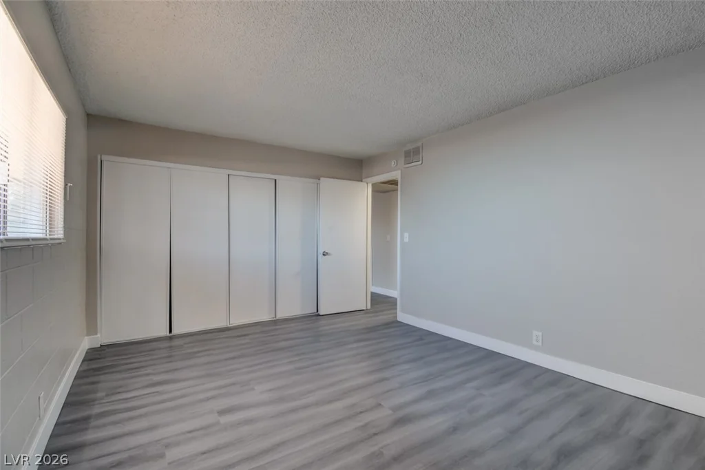 625 Royal Crest, Las Vegas, NV 89169