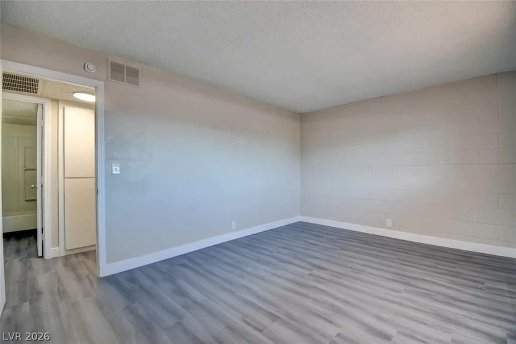 625 Royal Crest, Las Vegas, NV 89169
