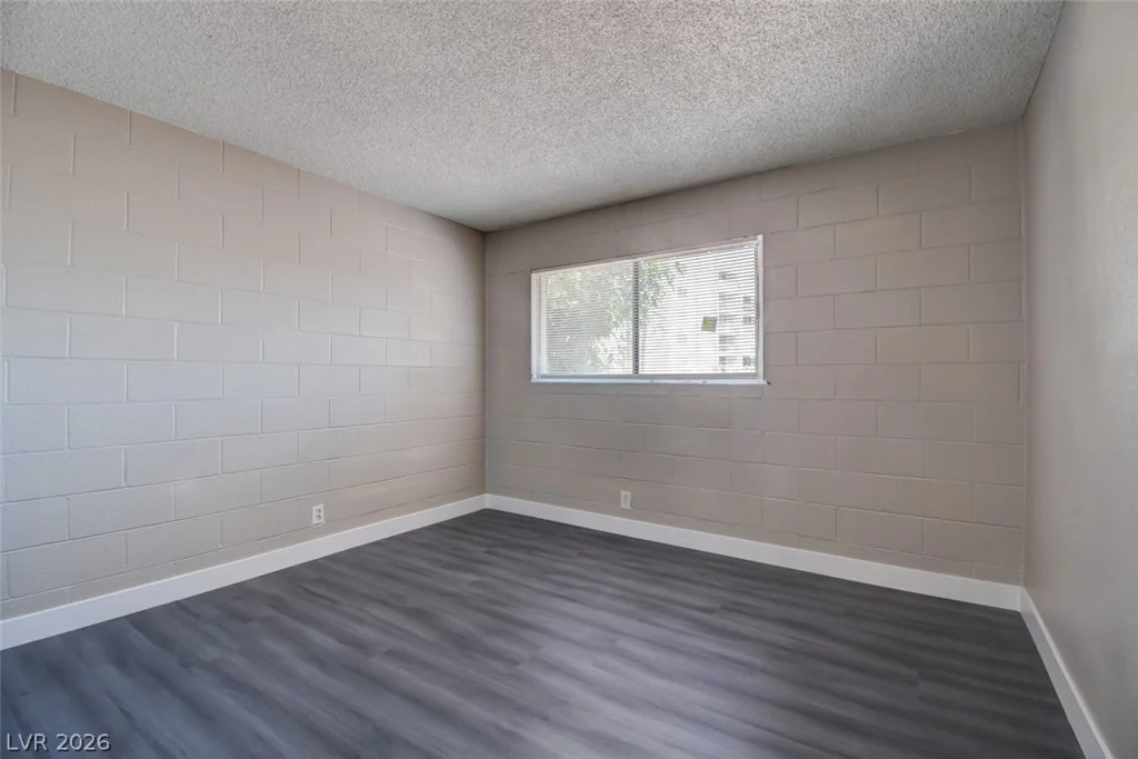 625 Royal Crest, Las Vegas, NV 89169