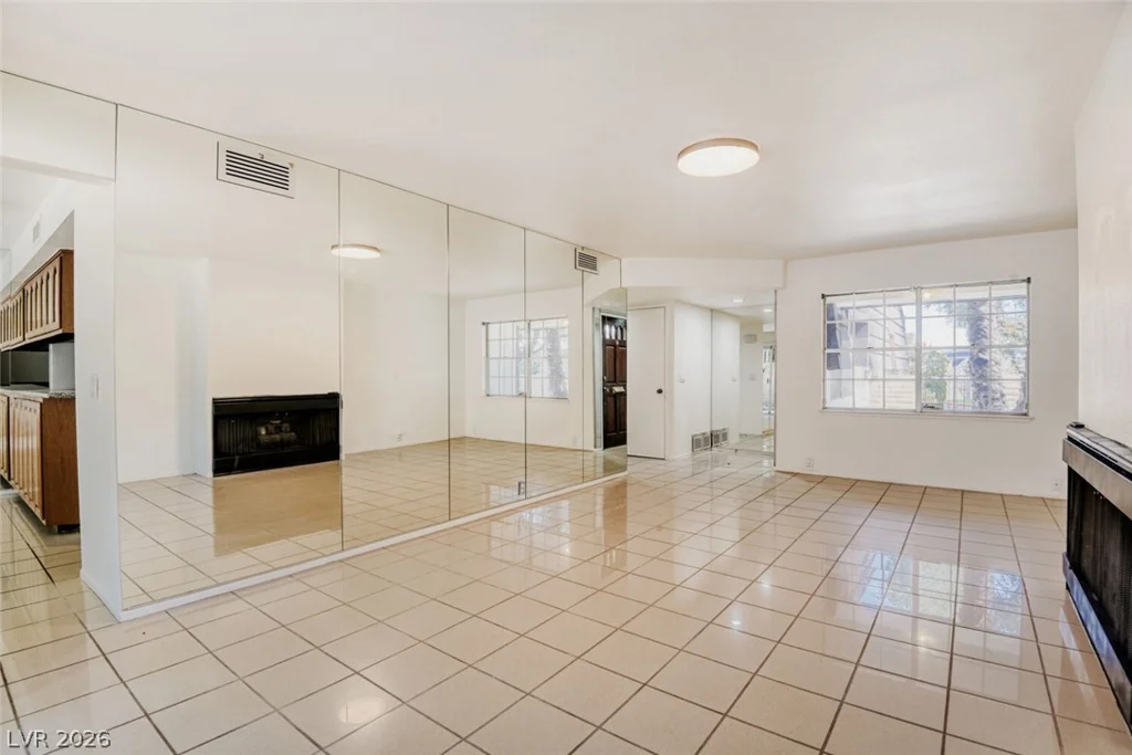 1125 Vegas Valley, Las Vegas, NV 89109