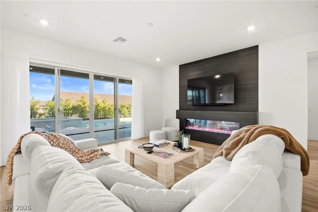 194 Harris Peak, Las Vegas, NV 89138