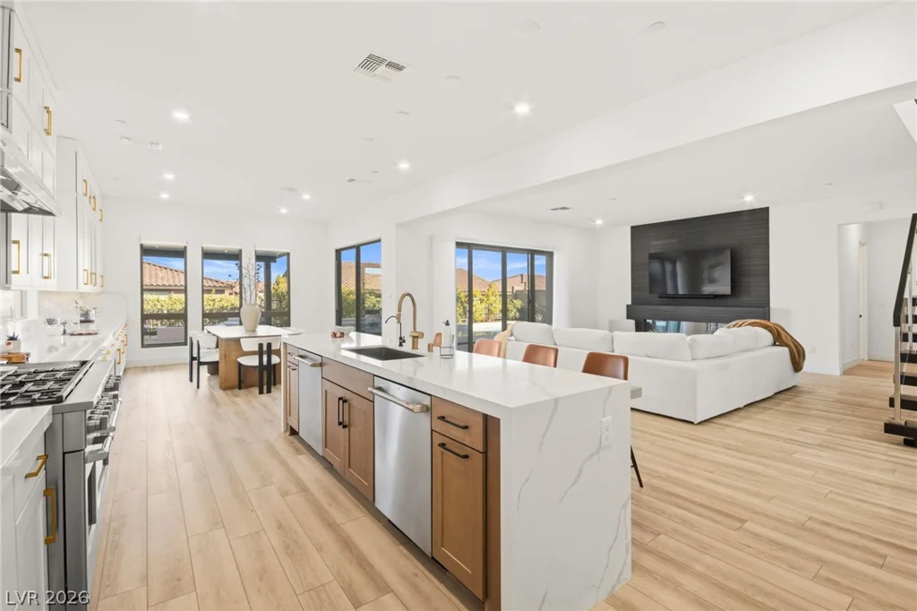 194 Harris Peak, Las Vegas, NV 89138