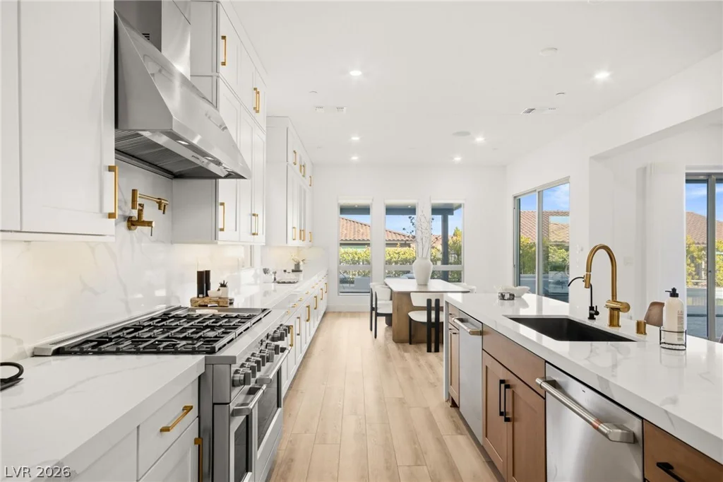 194 Harris Peak, Las Vegas, NV 89138