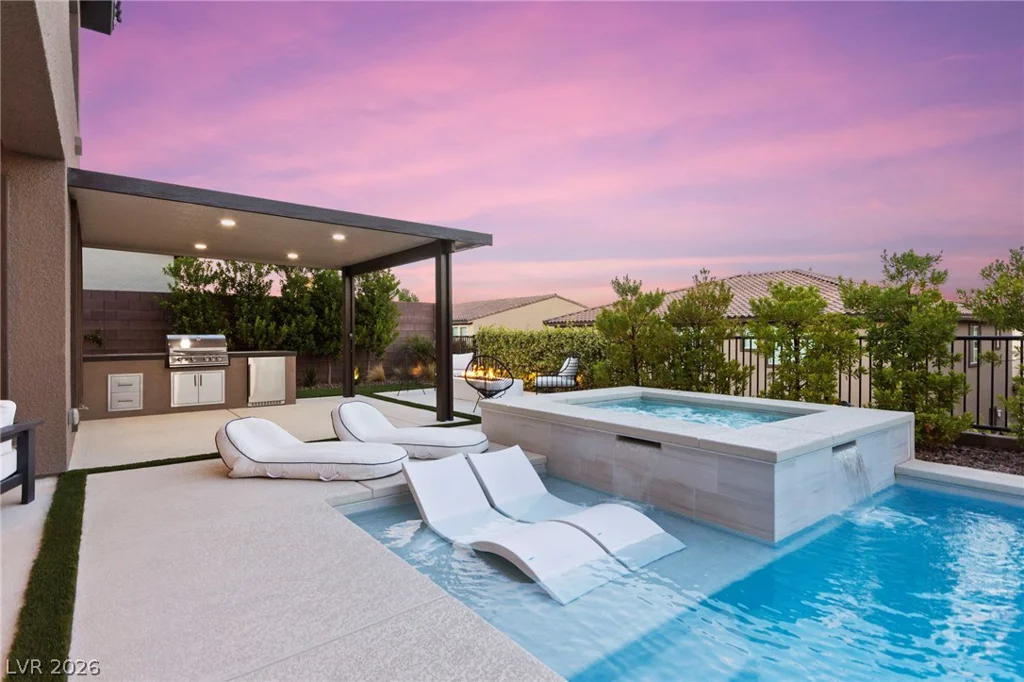 194 Harris Peak, Las Vegas, NV 89138