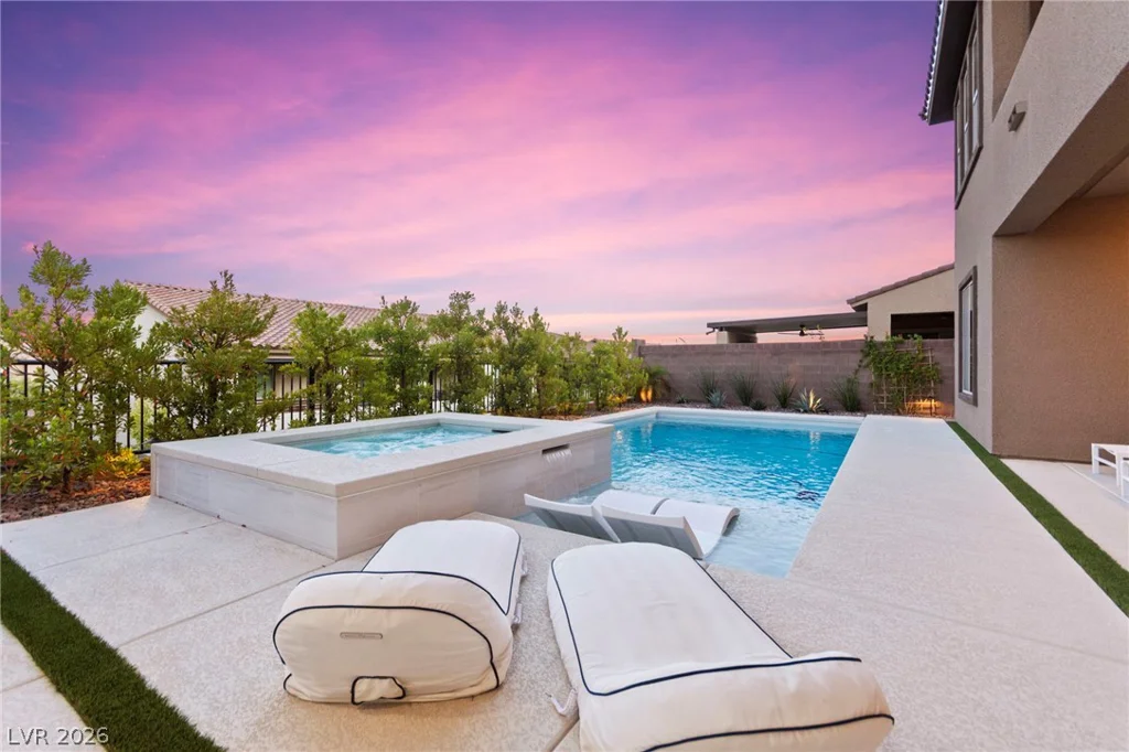 194 Harris Peak, Las Vegas, NV 89138
