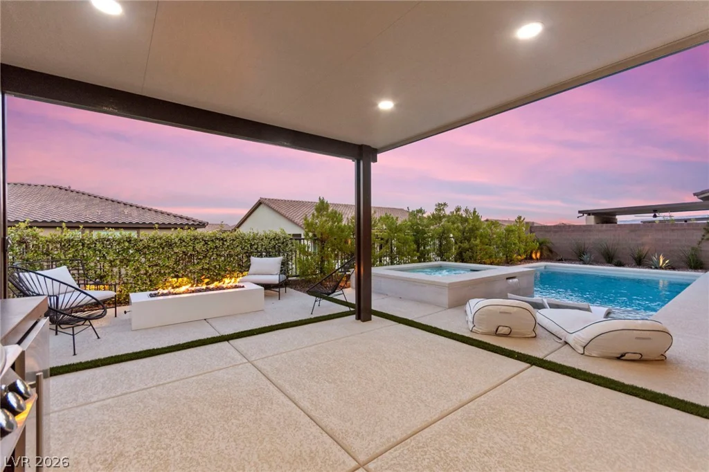 194 Harris Peak, Las Vegas, NV 89138