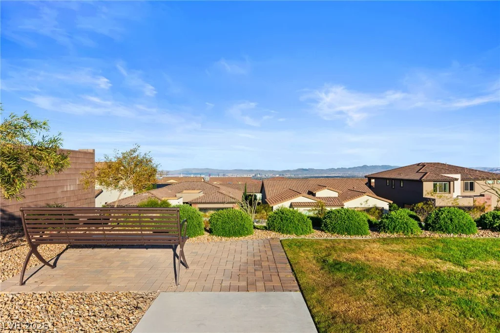 194 Harris Peak, Las Vegas, NV 89138