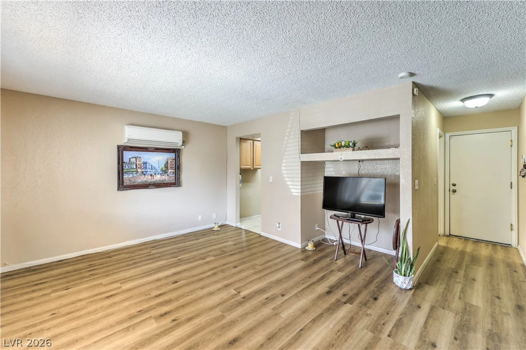 100 Crestline, Las Vegas, NV 89107