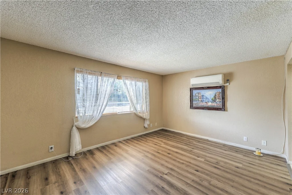 100 Crestline, Las Vegas, NV 89107