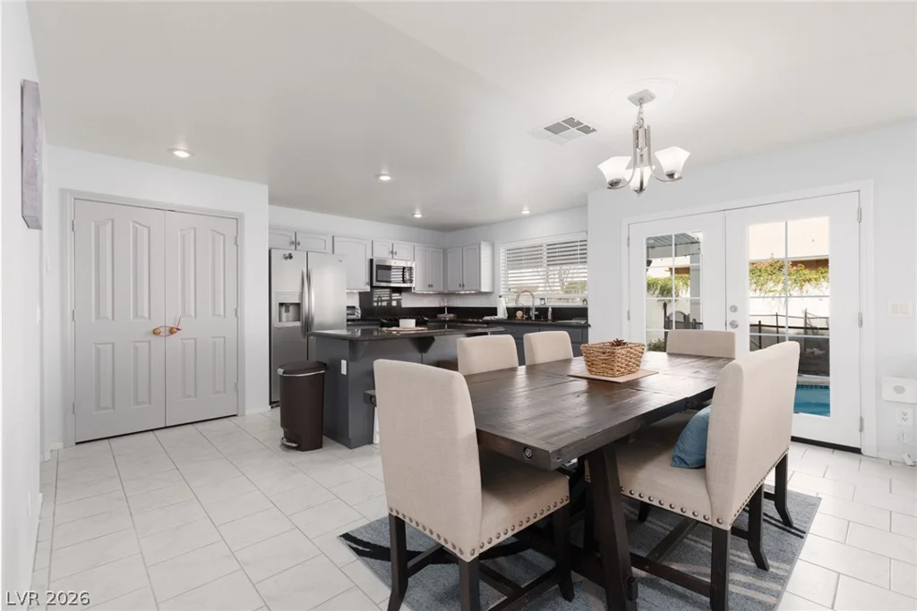 7904 Constantinople, Las Vegas, NV 89129