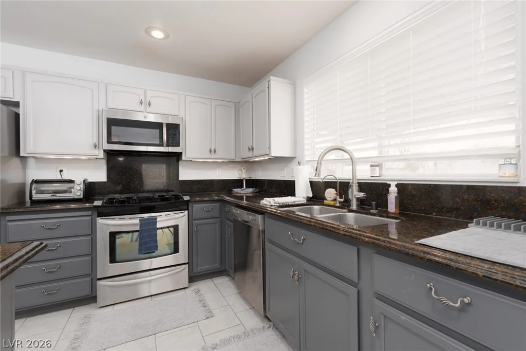 7904 Constantinople, Las Vegas, NV 89129