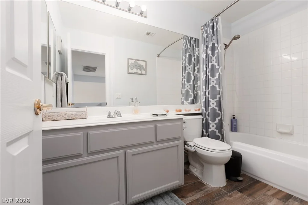 7904 Constantinople, Las Vegas, NV 89129