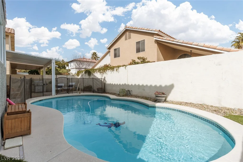 7904 Constantinople, Las Vegas, NV 89129