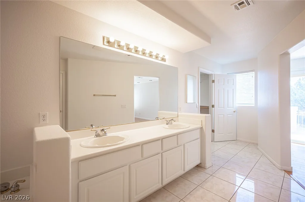 10761 Spruce Bough, Las Vegas, NV 89183