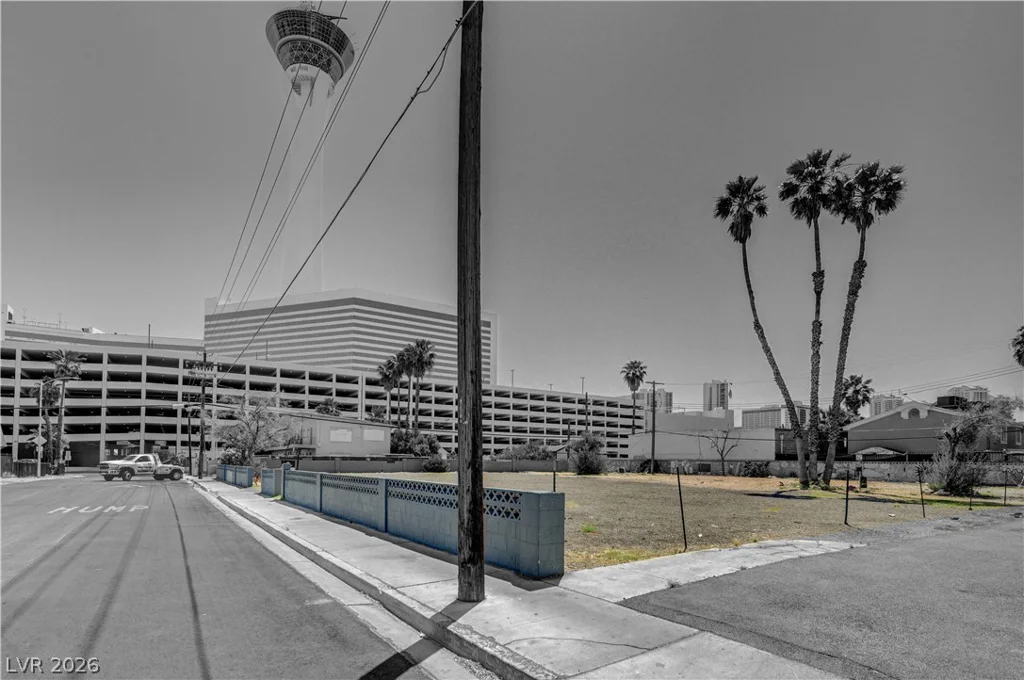 227 Saint Louis, Las Vegas, NV 89102