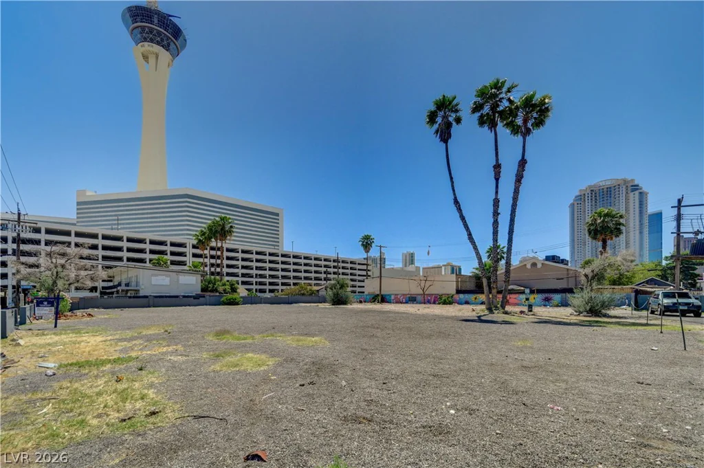 227 Saint Louis, Las Vegas, NV 89102