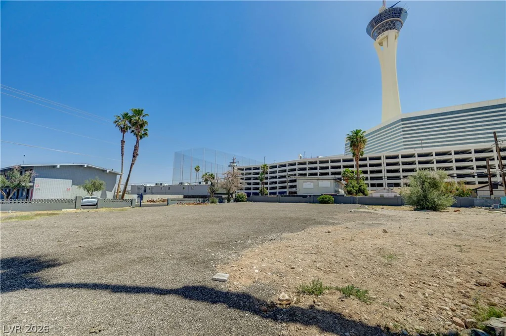 227 Saint Louis, Las Vegas, NV 89102