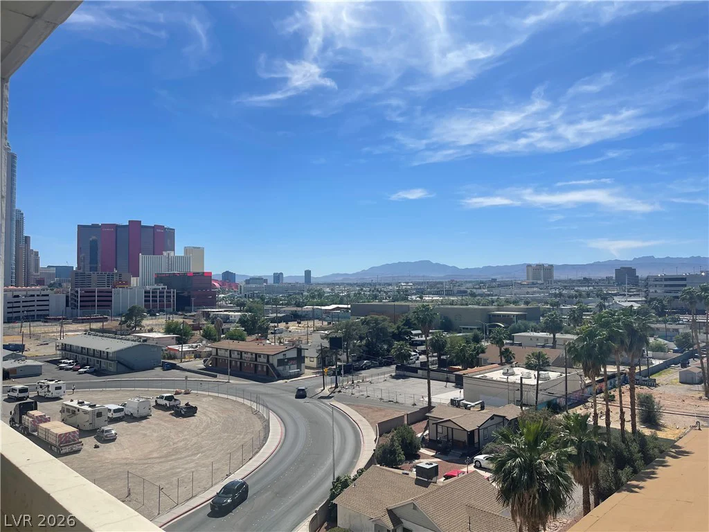 227 Saint Louis, Las Vegas, NV 89102