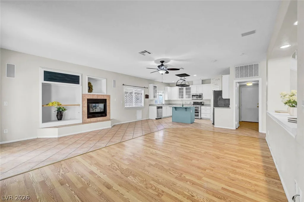 8963 Crystal Lagoon, Las Vegas, NV 89147