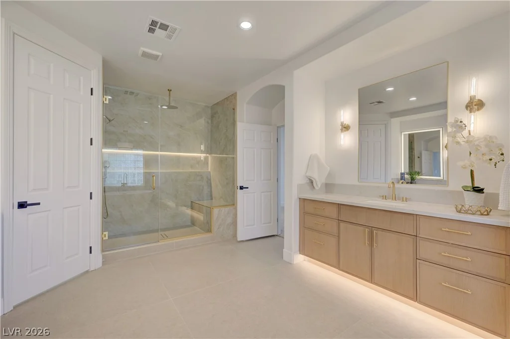 2290 Casa Bella, Las Vegas, NV 89117