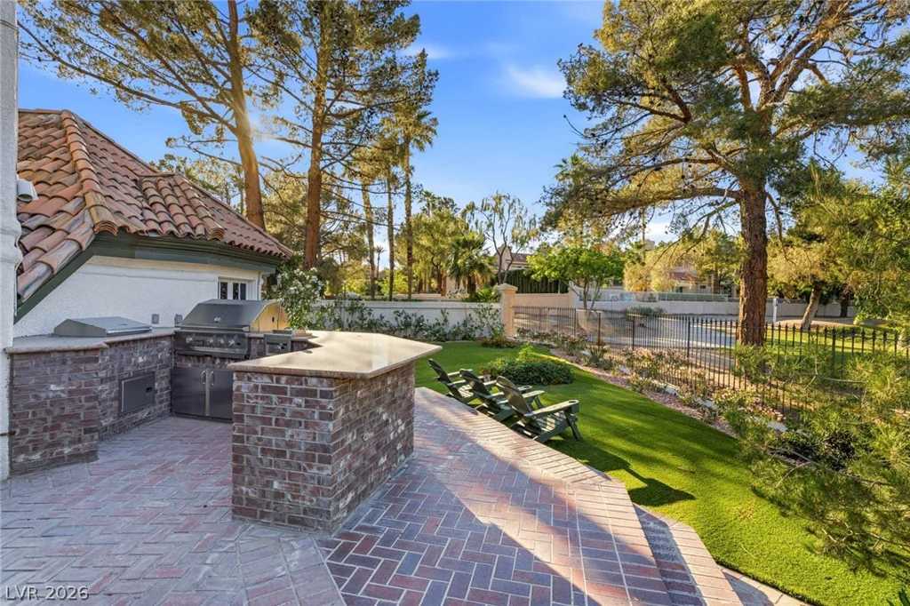 14 Innisbrook, Las Vegas, NV 89113