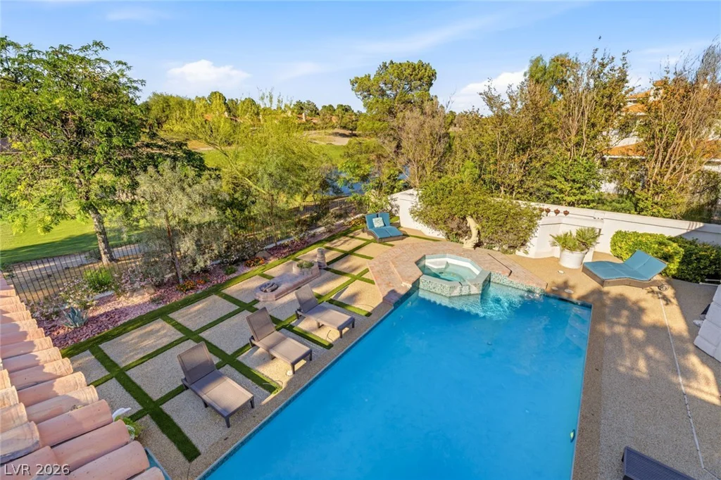 14 Innisbrook, Las Vegas, NV 89113