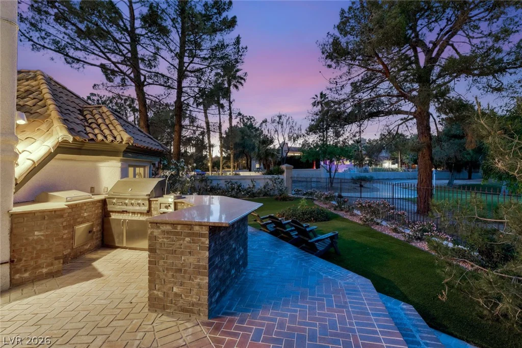 14 Innisbrook, Las Vegas, NV 89113