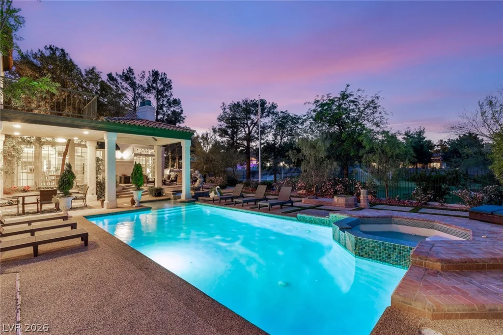 14 Innisbrook, Las Vegas, NV 89113
