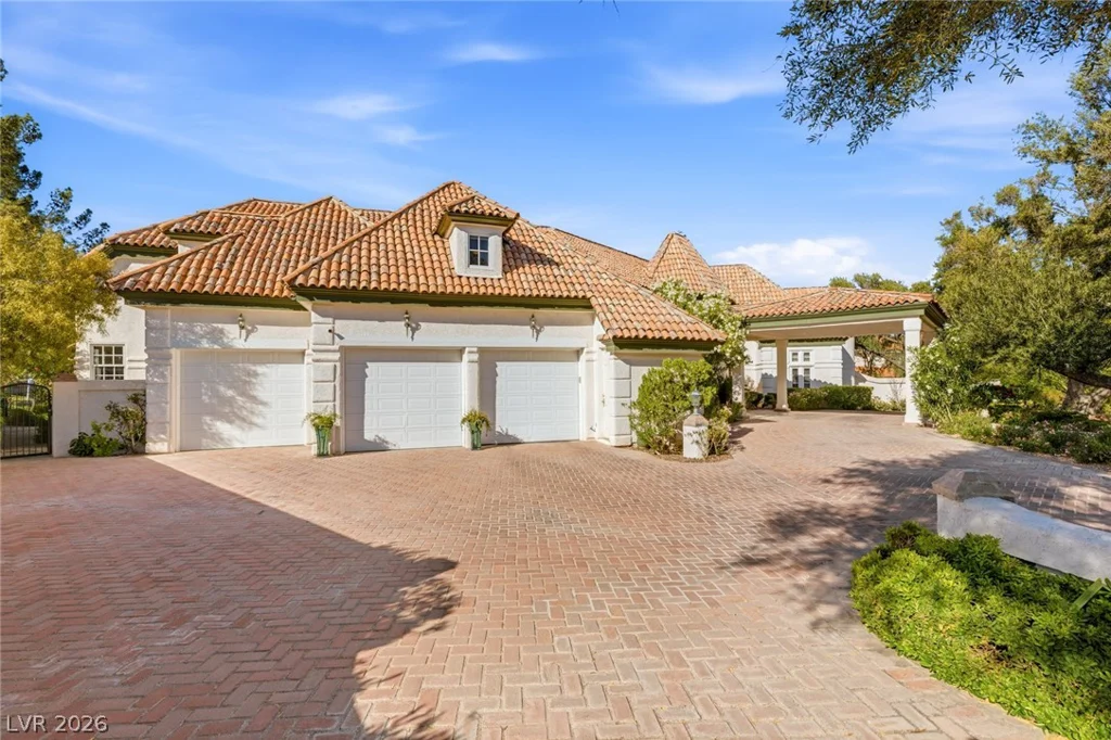 14 Innisbrook, Las Vegas, NV 89113