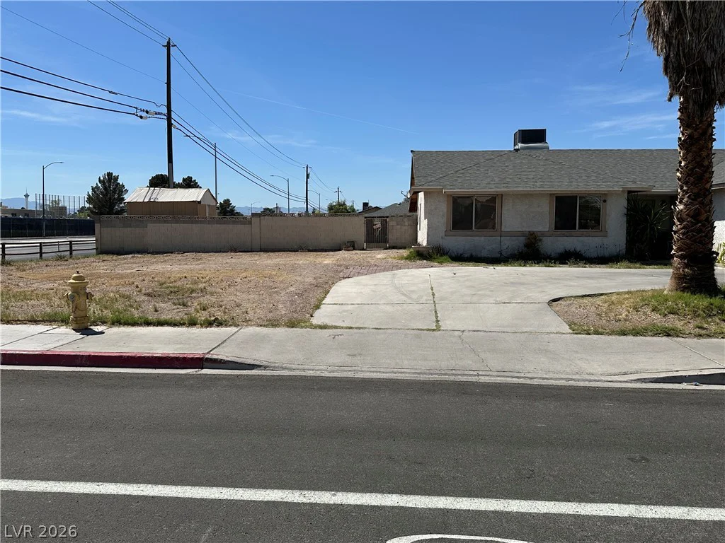 900 Sandhill, Las Vegas, NV 89110
