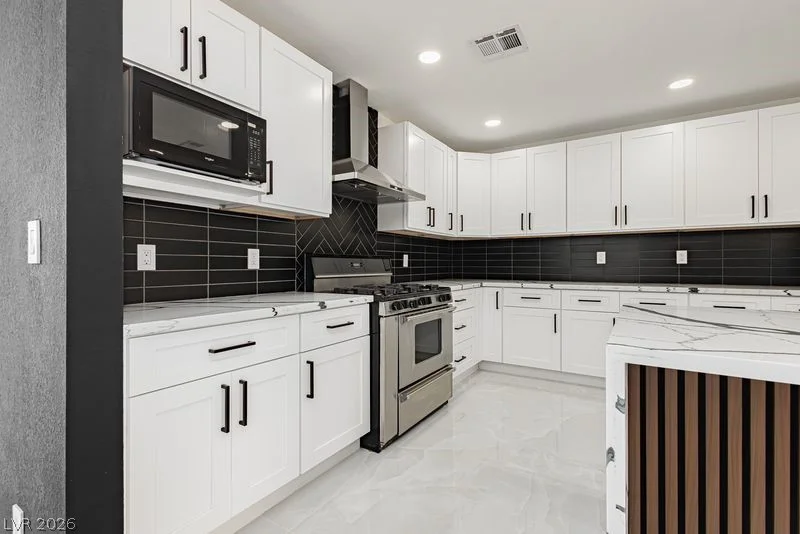 706 Hollywood, Las Vegas, NV 89110