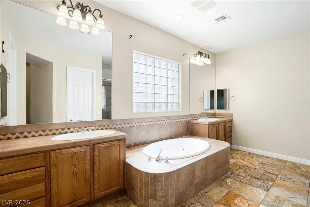 8220 Mount Logan, Las Vegas, NV 89131