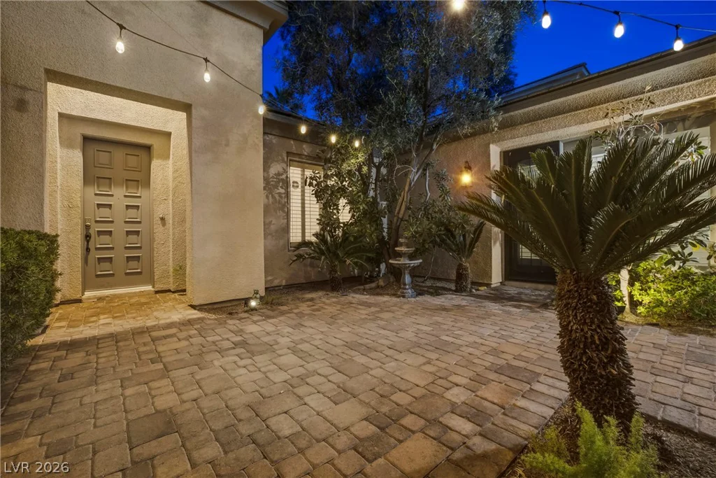 8220 Mount Logan, Las Vegas, NV 89131