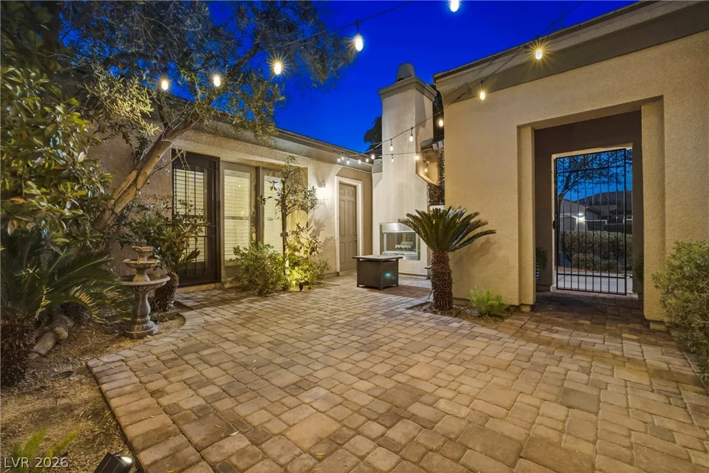 8220 Mount Logan, Las Vegas, NV 89131