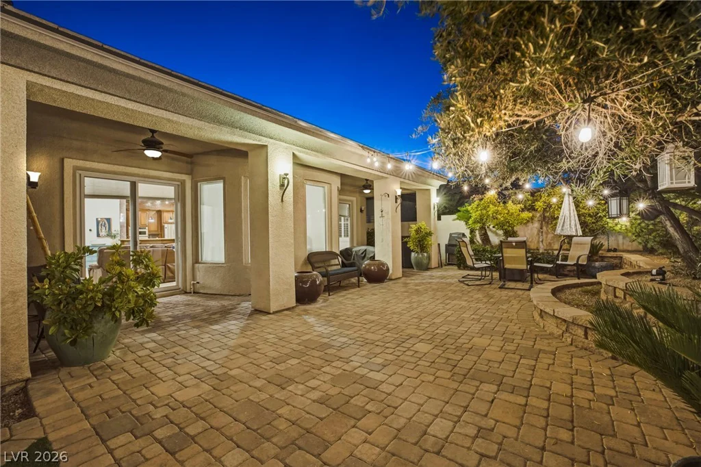 8220 Mount Logan, Las Vegas, NV 89131