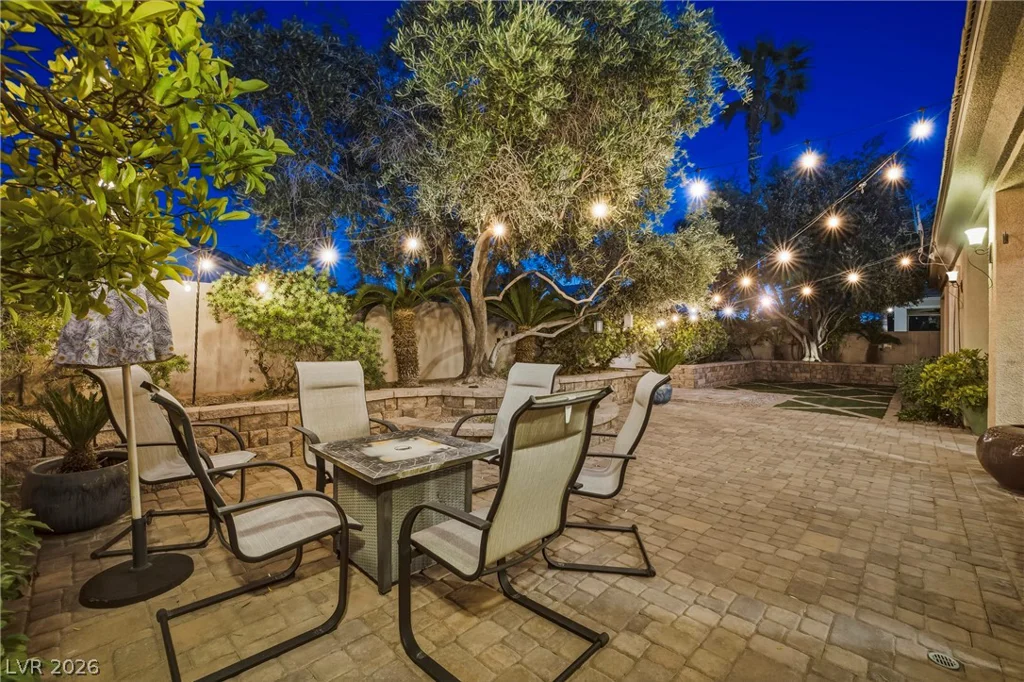 8220 Mount Logan, Las Vegas, NV 89131